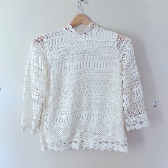 Gibson Tops - Pretty white shirt, perfect for the holidays!